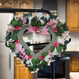 1-4 Charming Heart Wreath with Pink and Green Accents
